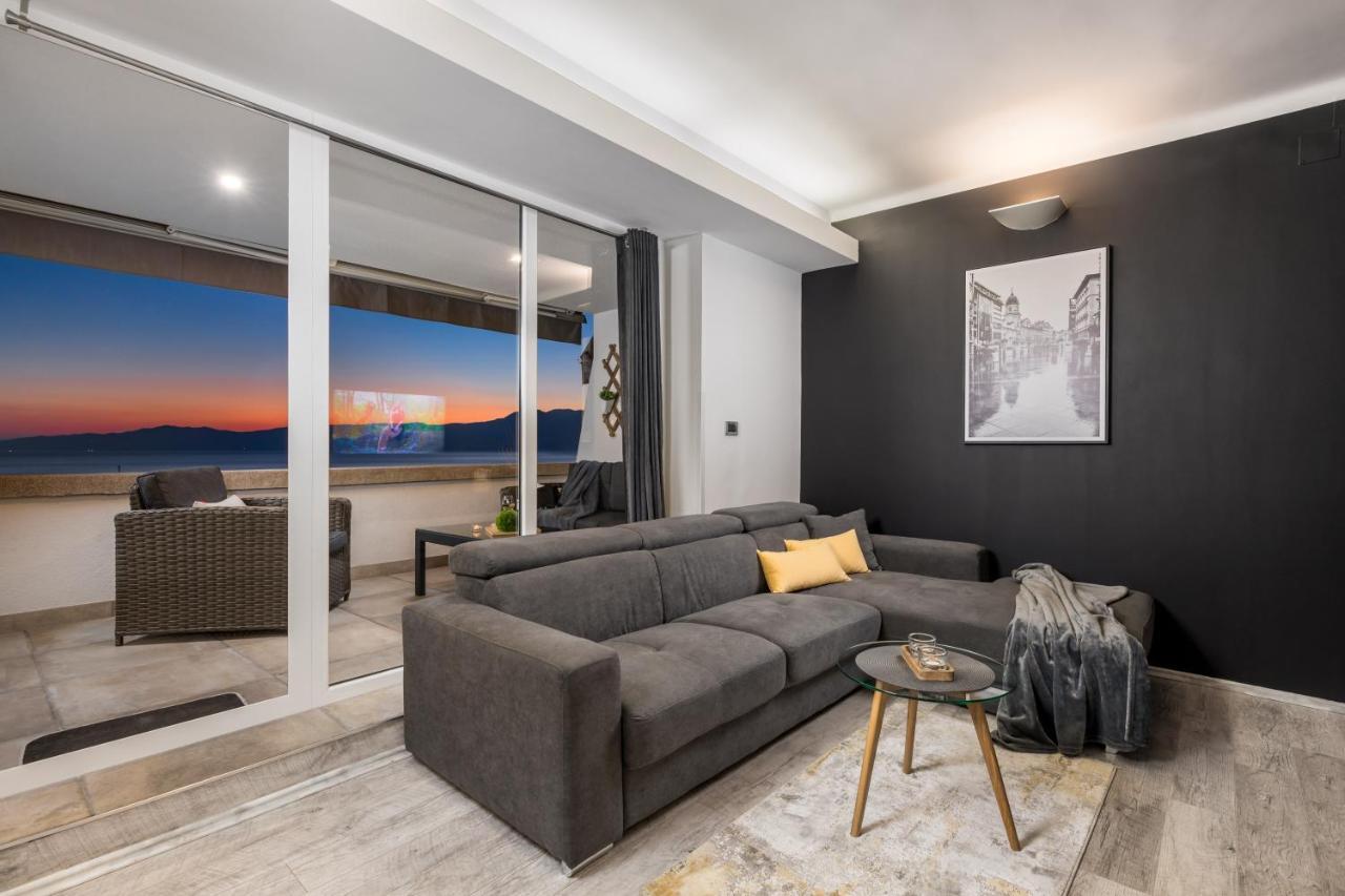 Lux Apartment Sky View Rijeka Bagian luar foto
